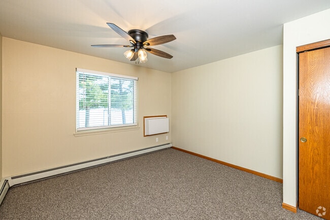 2BR, 2BA - 956SF - Bedroom - The Heritage