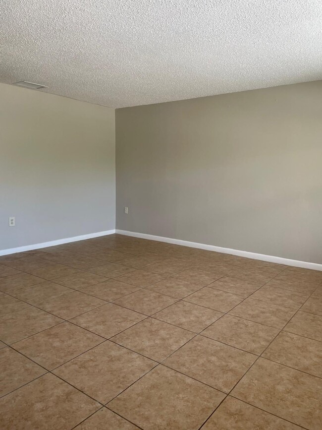 Photo - 1463 Drew St