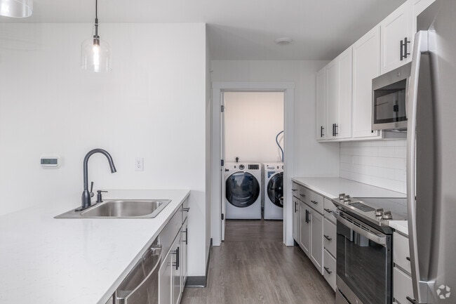 Canal - Kitchen