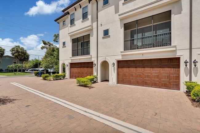 Photo - 3215 W De Leon St