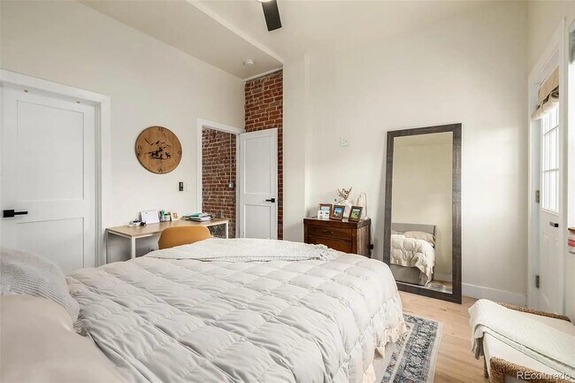 Photo - 3541 N Williams St