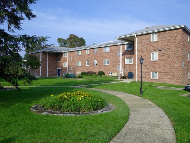 Photo - Pine Manor II Apartments