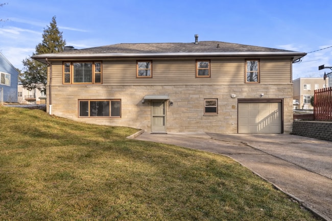 Photo - Beautiful 3 bedroom house on Bloomington's Eastside - Available Now!