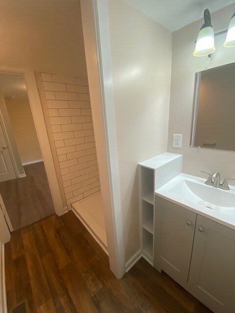 Photo - 208 Grover St SW