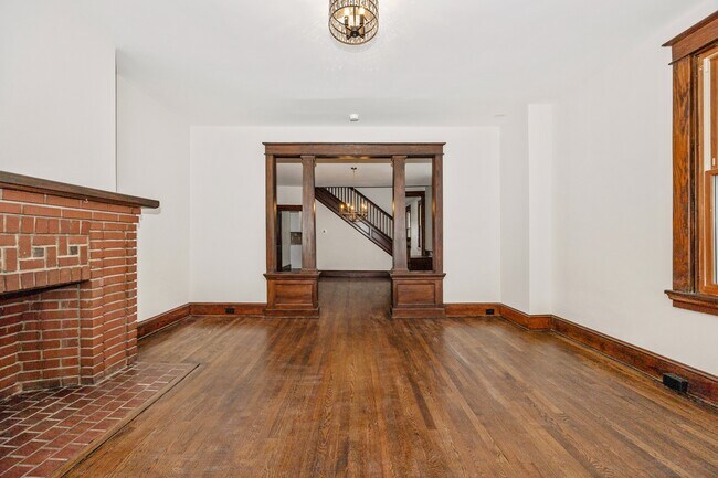 Photo - 2 College Ave