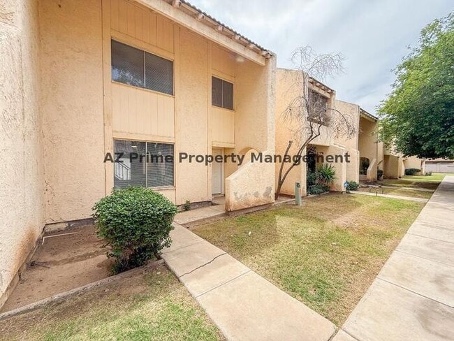 Building Photo - 4440 W Solano Dr N