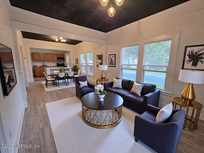 Photo - 3058 Phyllis St