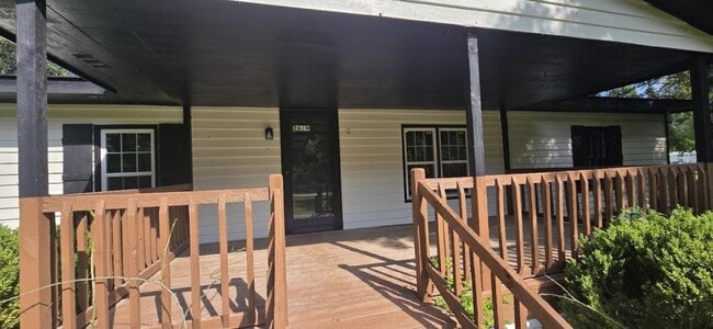 2619 W Black Creek Rd