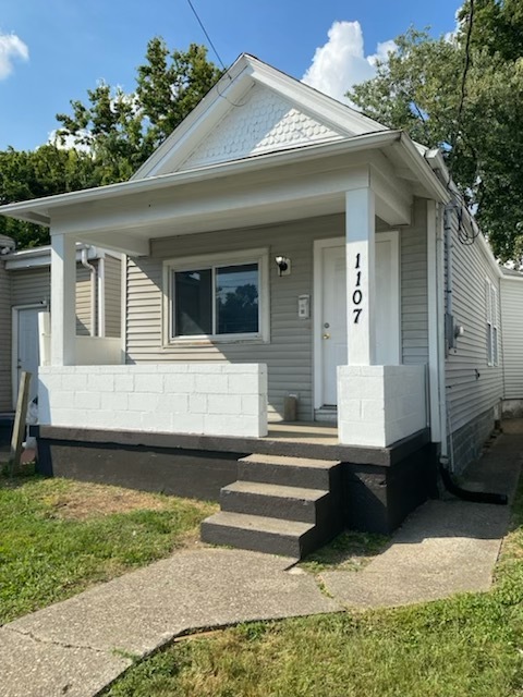 Photo - 1107 E Oak St House