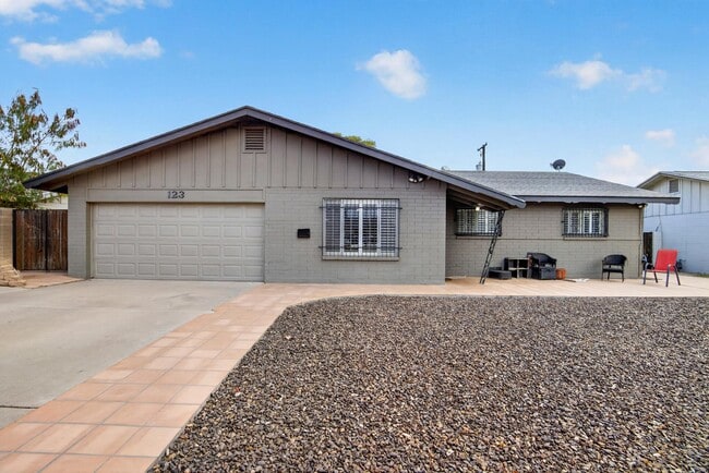 Photo - 123 E Erie Dr