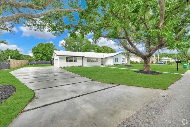 Building Photo - 8745 SW 175th St Rental