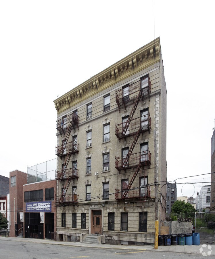 Photo - 333 E 150th St