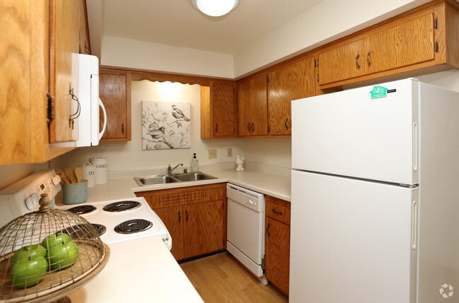 Kitchen with full appliances