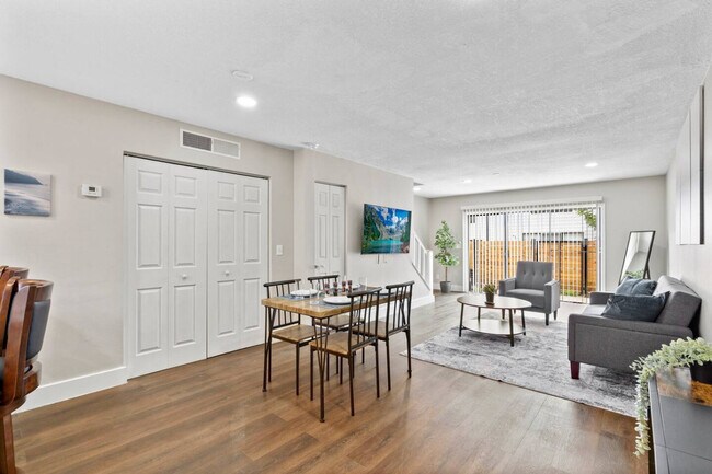 Photo - 3715 Legacy Square Unit SI ID1511048P