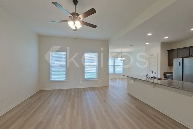 Photo - 121 Salvat Dr