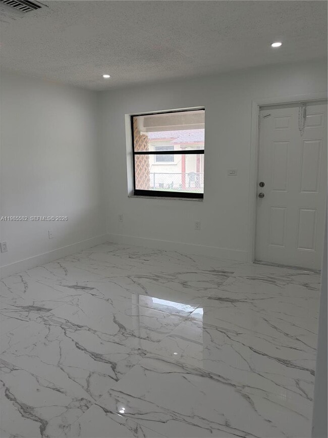 Photo - 6172 SW 44th St Unidad 1