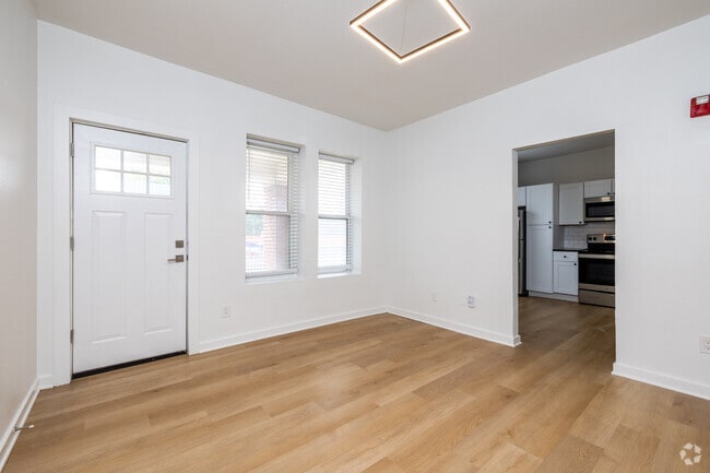 1BR, 1BA - 550SF - Living Room