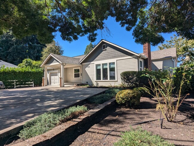 Photo - Beautiful 2 bedroom/1 bath home with solid surface flooring!