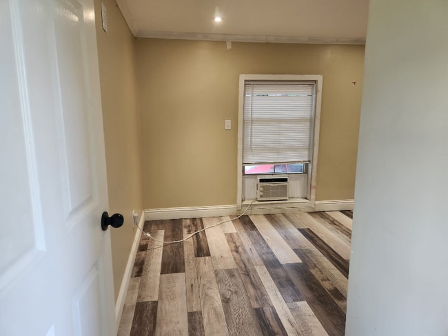 Photo - 1579 Duchamp Rd