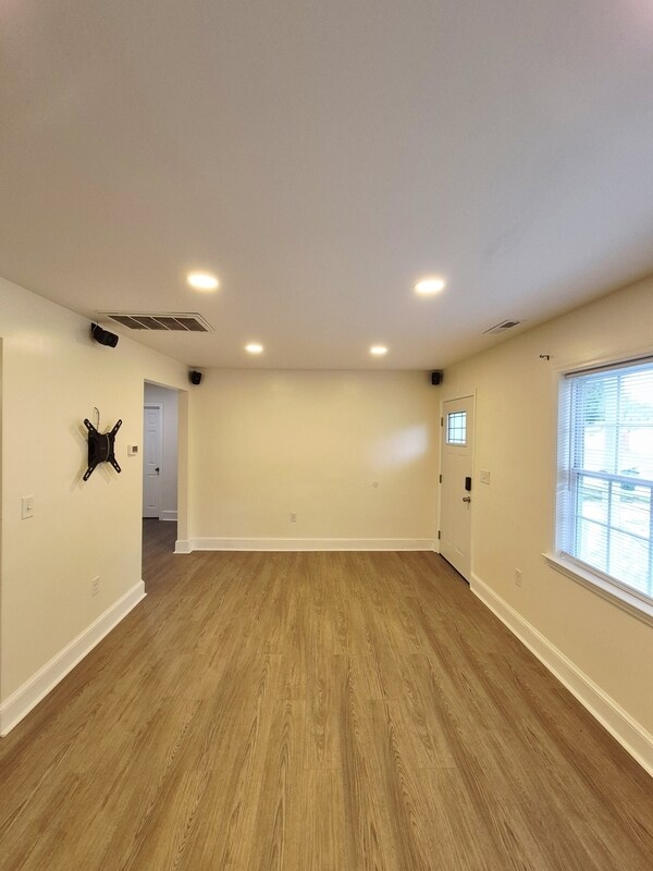 Photo - 115 Slagle Ave