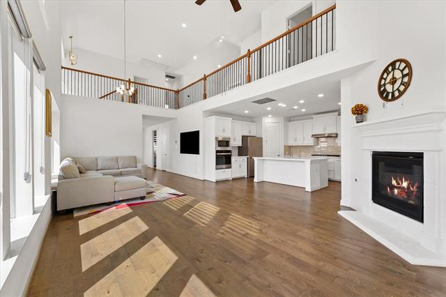 Photo - 1549 Pirene Aly