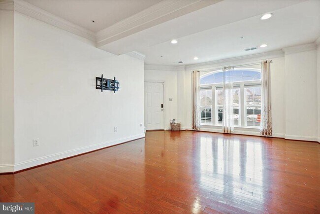 Photo - 452 Exchange Avenue