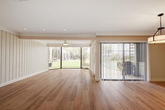 Photo - 105 World of Tennis Sq