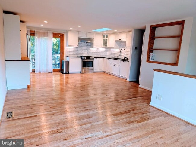 Photo - 8856 Youngsea Pl