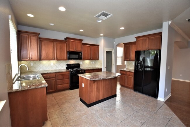 Photo - 3303 Southerland Rd