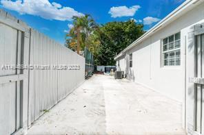 Photo - 1000 SW 73rd Ave