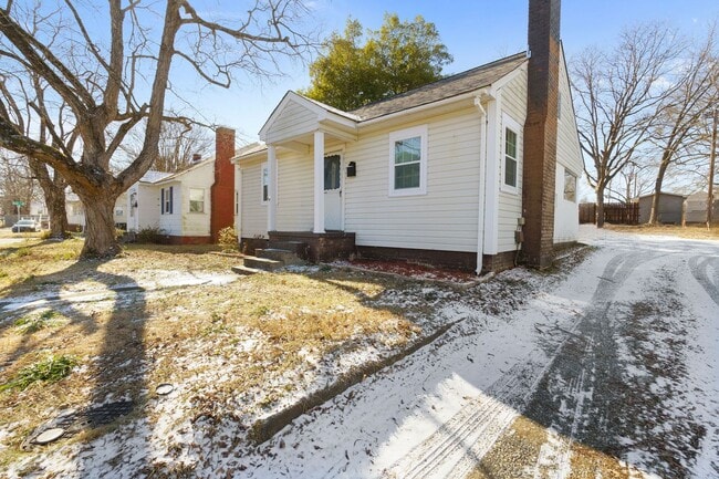 Photo - 1111 Queen Ann St