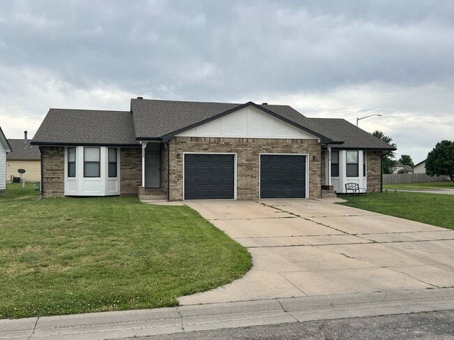 Building Photo - 3222 N Longfellow Ct