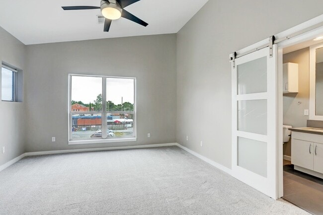 Photo - 835 Saulnier St