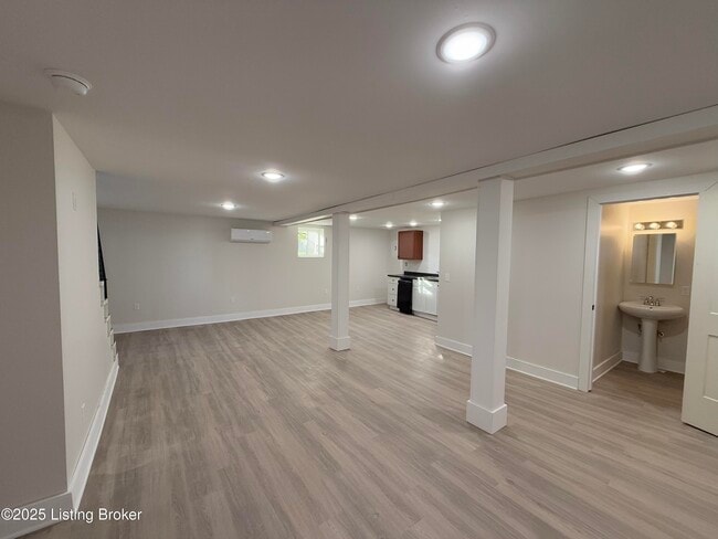 Building Photo - 730 Hazel St Unit 101