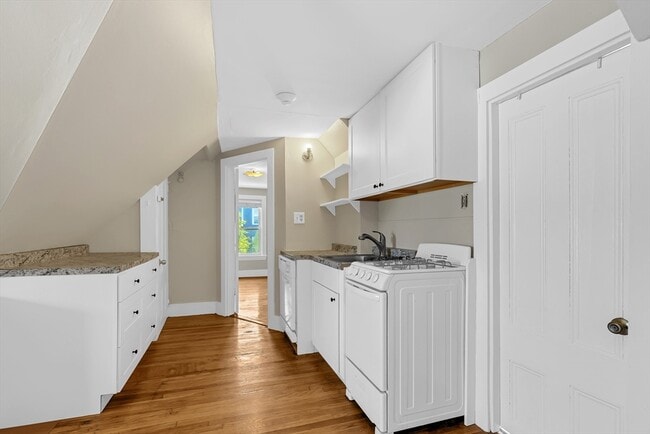 Building Photo - 28 Evergreen St Unit 3
