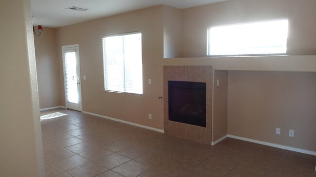 Photo - 3 BEDROOM, 2.5 BATH HOME WITH OPEN FLOORPLAN, ISLAND KITCHEN