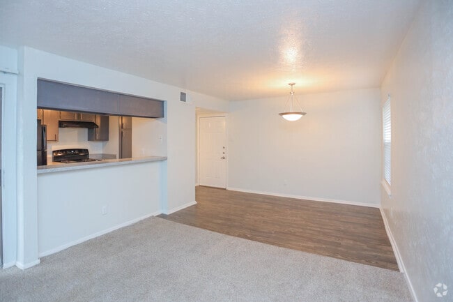 1BR, 1BA - 637SF - Fairwood - Pleasant Creek