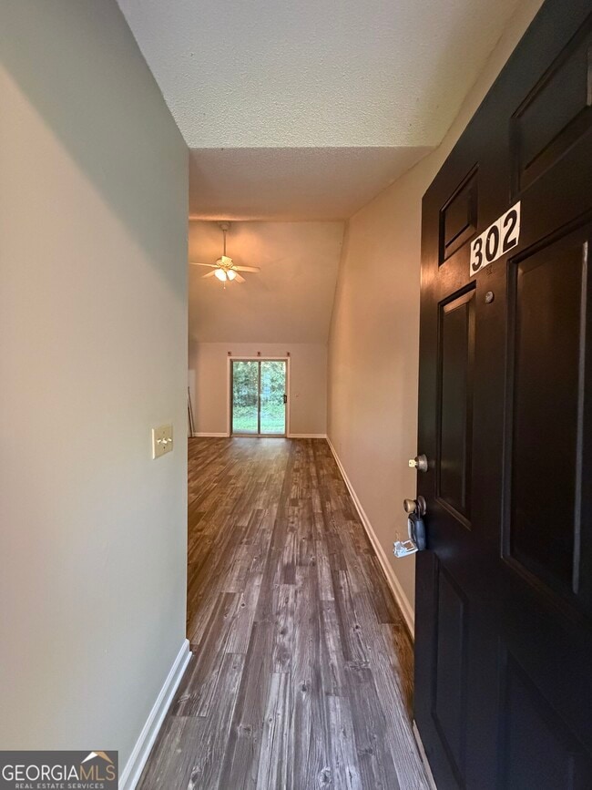 302 Admiral's Walk Dr
