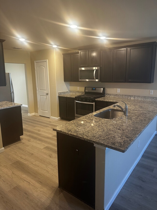 Photo - Room in Apartment on Harbor Lndg