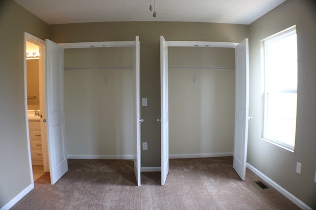 Photo - 2 Sugar Maple Ln