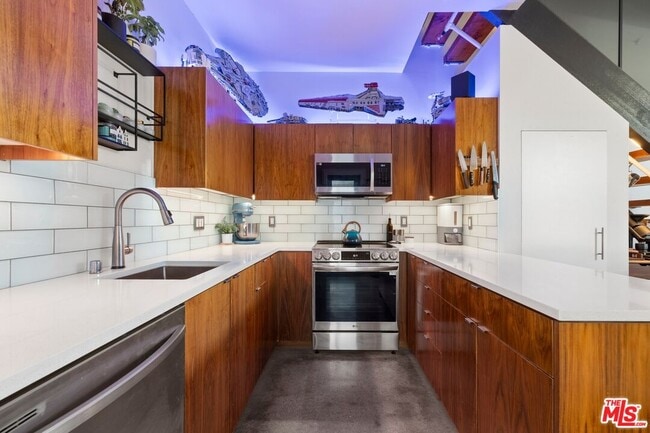 Photo - 140 S Gramercy Pl Unit 1