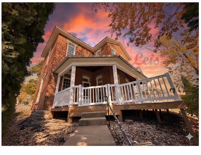 Building Photo - 502 E 5th St