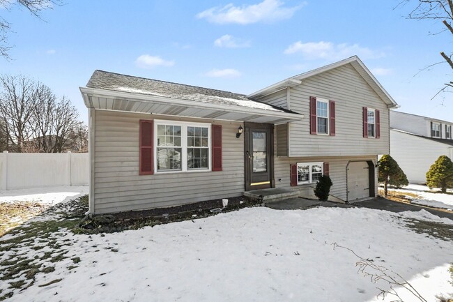 Building Photo - 2109 Highland Ct