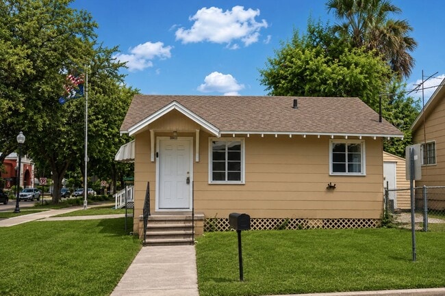 Building Photo - 1 Bedroom, 1 Bathroom Home for Rent in Zephyrhills!