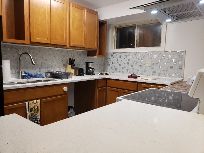 Photo - 825 Tilden Ave