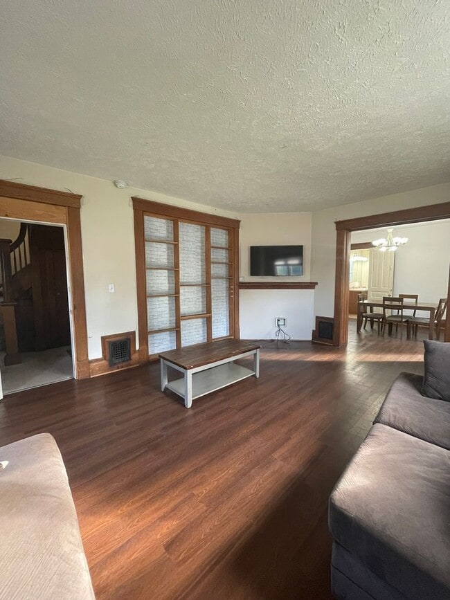 Photo - 1121 Packard St Unidad House