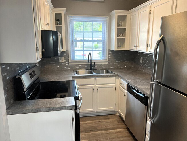 Photo - 3400 N Oak St