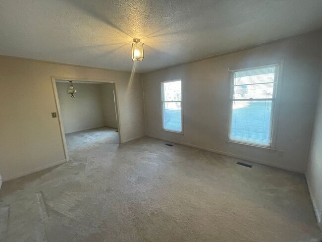 Photo - 3 bedroom 2 bathroom house available now! Bonus Room!