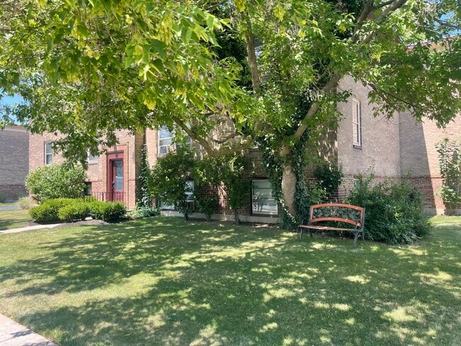 Chatsworth Place Apartments