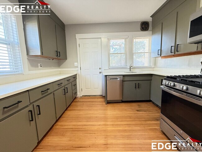 Photo - 139 Edenfield Ave